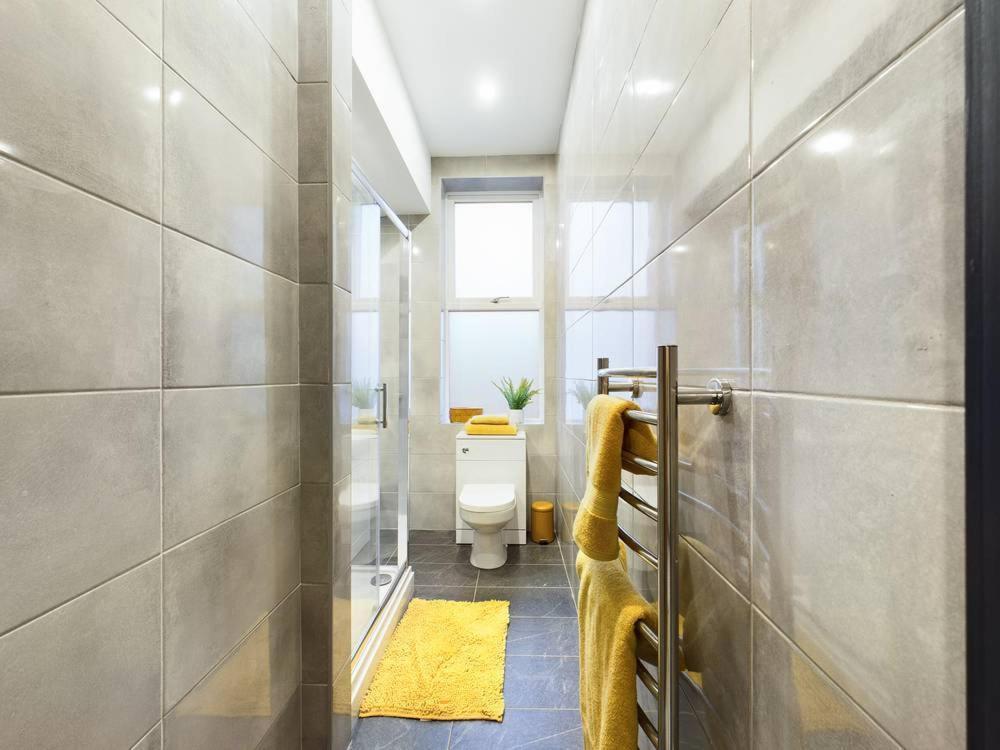 Gibson Manor Apartments Уолъси Екстериор снимка