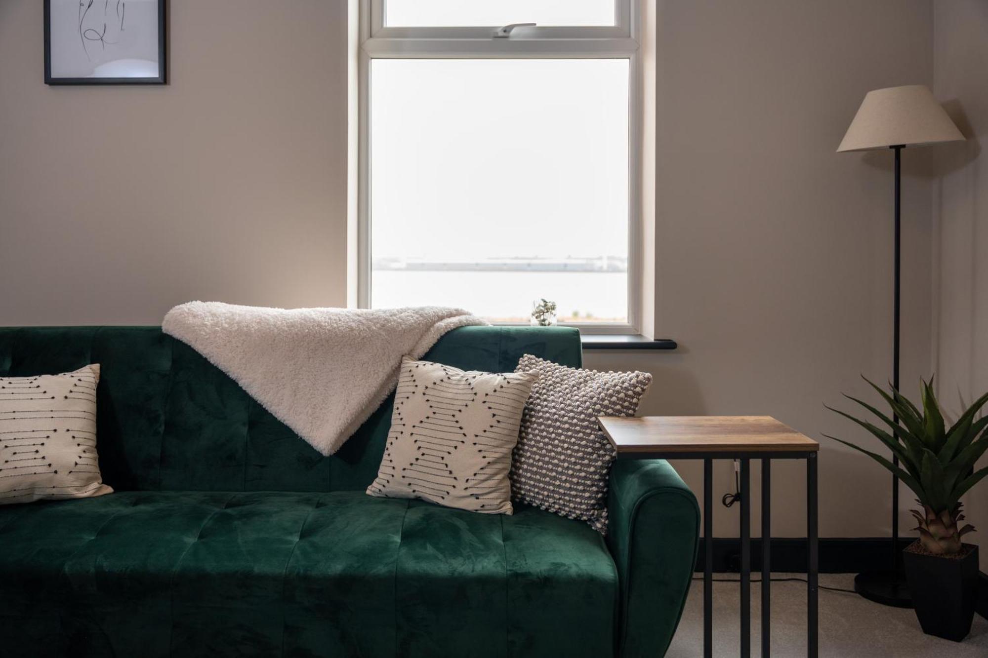 Gibson Manor Apartments Уолъси Екстериор снимка